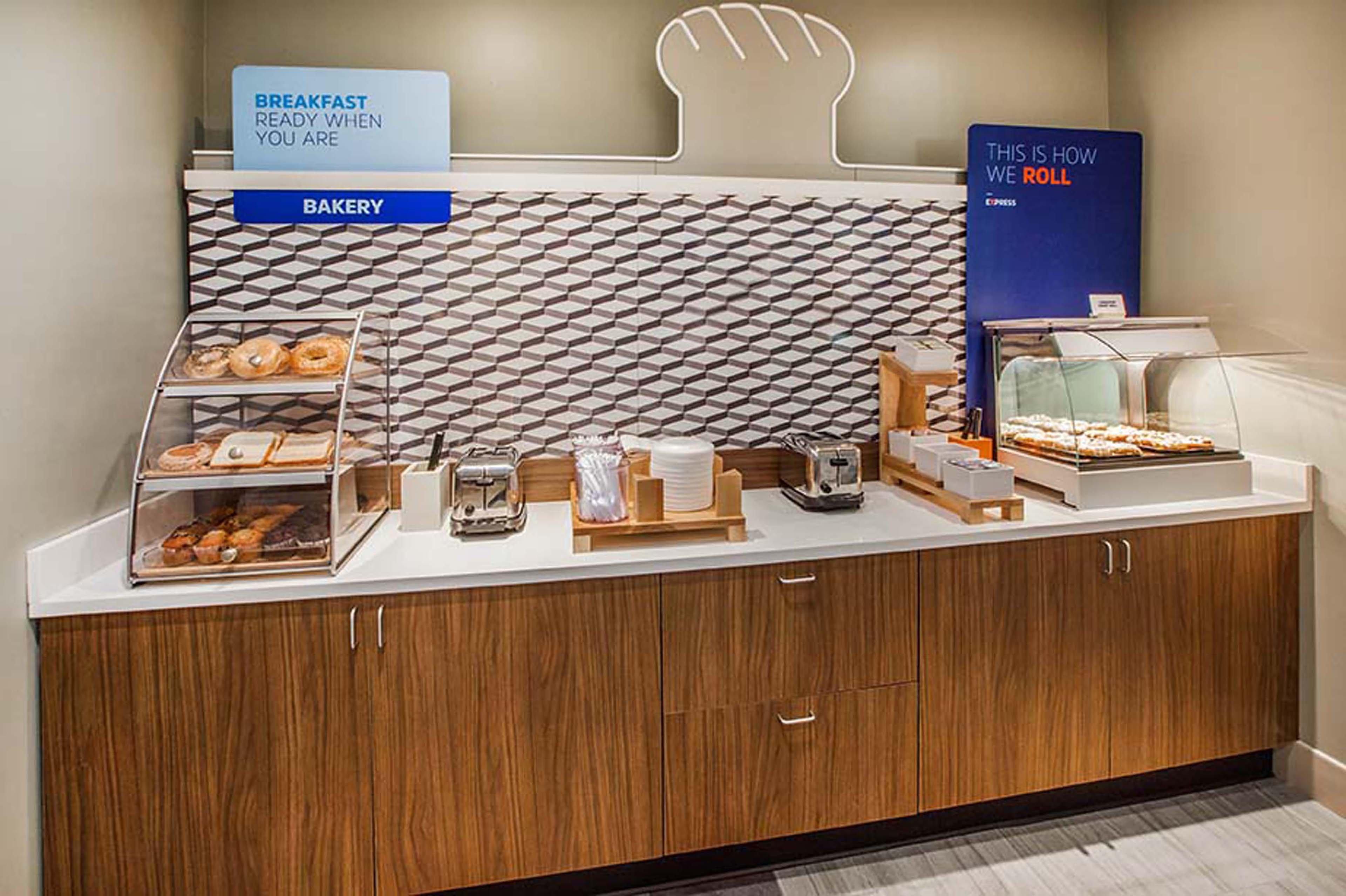 Holiday Inn Express Hotel & Suites Clearwater Us 19 North By Ihg Exteriör bild