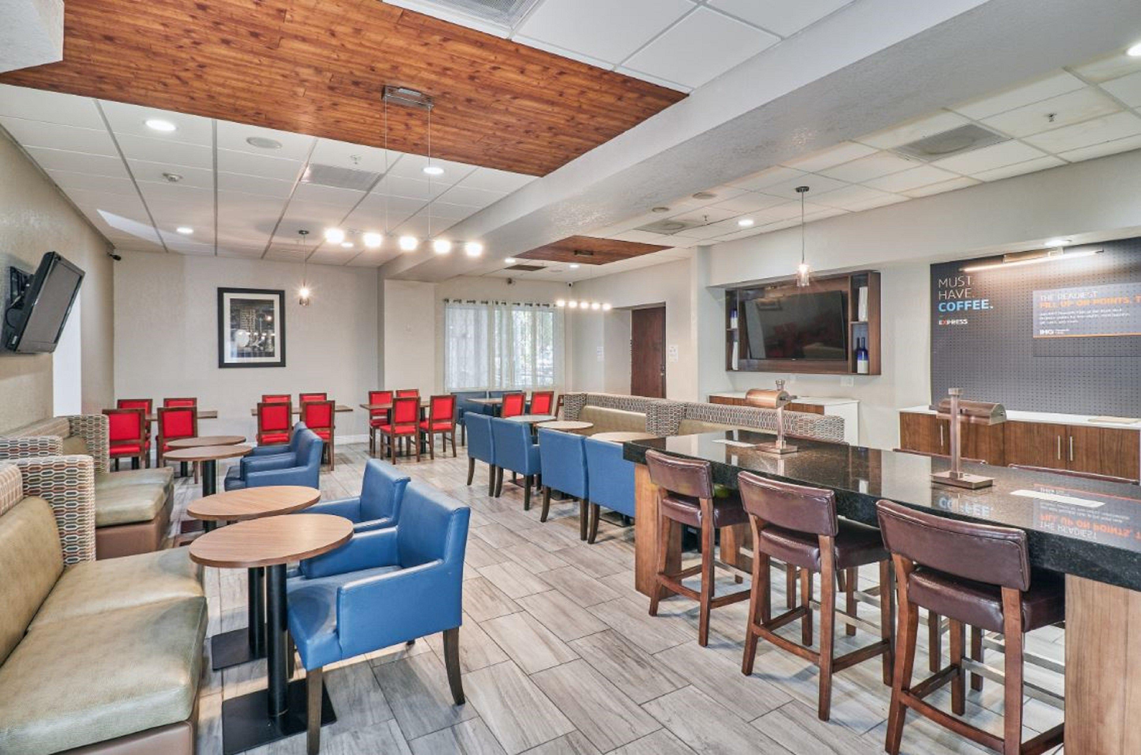 Holiday Inn Express Hotel & Suites Clearwater Us 19 North By Ihg Exteriör bild