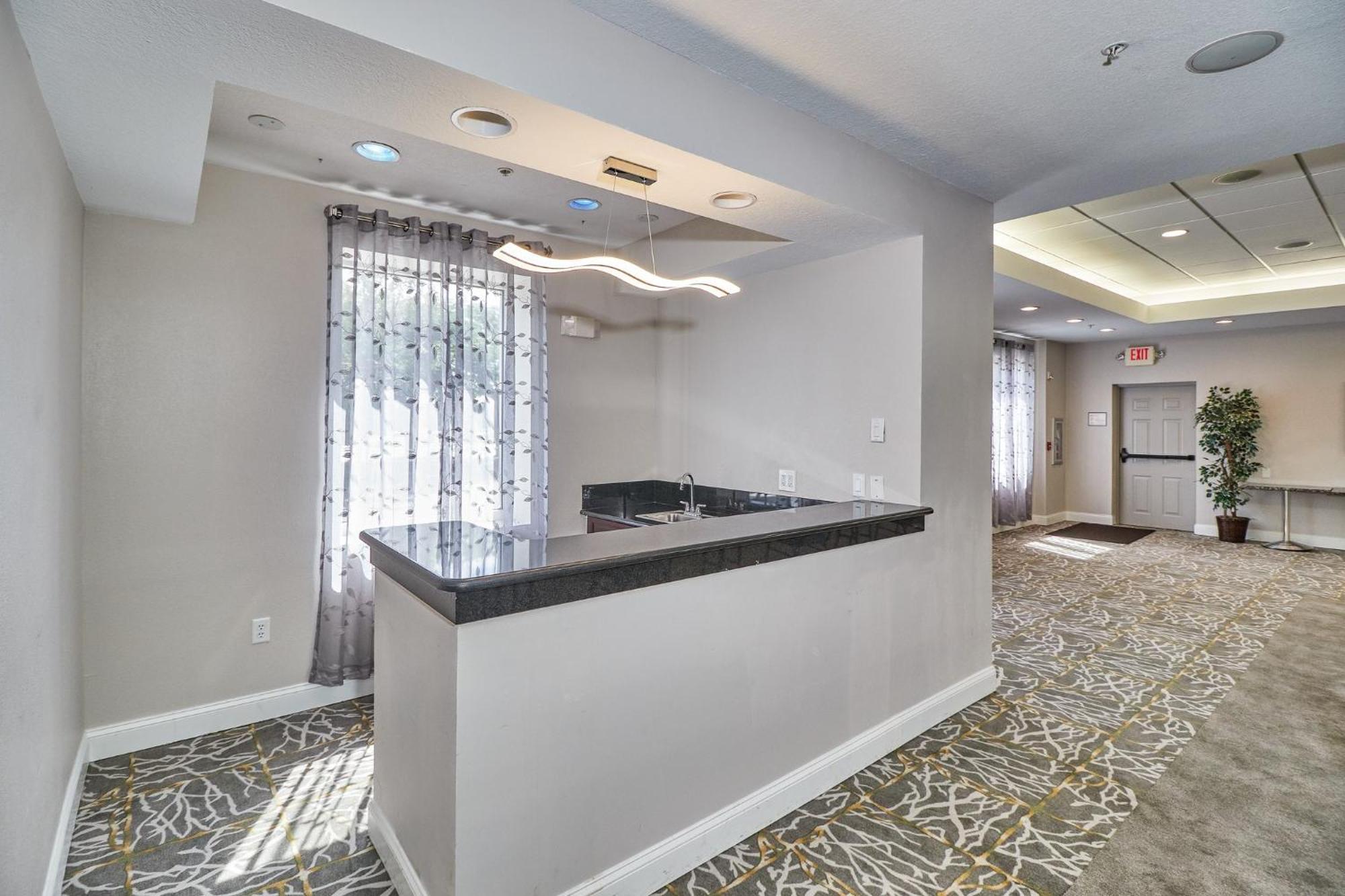 Holiday Inn Express Hotel & Suites Clearwater Us 19 North By Ihg Exteriör bild