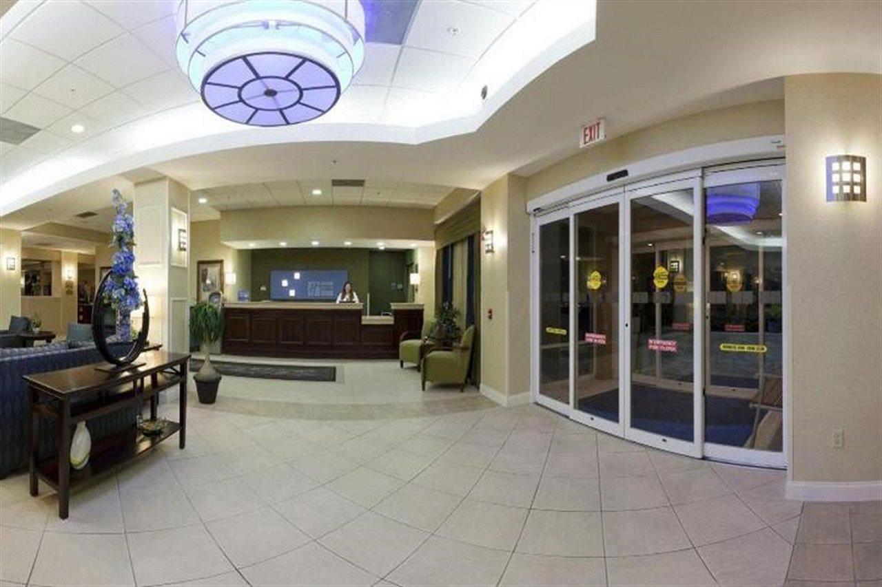 Holiday Inn Express Hotel & Suites Clearwater Us 19 North By Ihg Exteriör bild