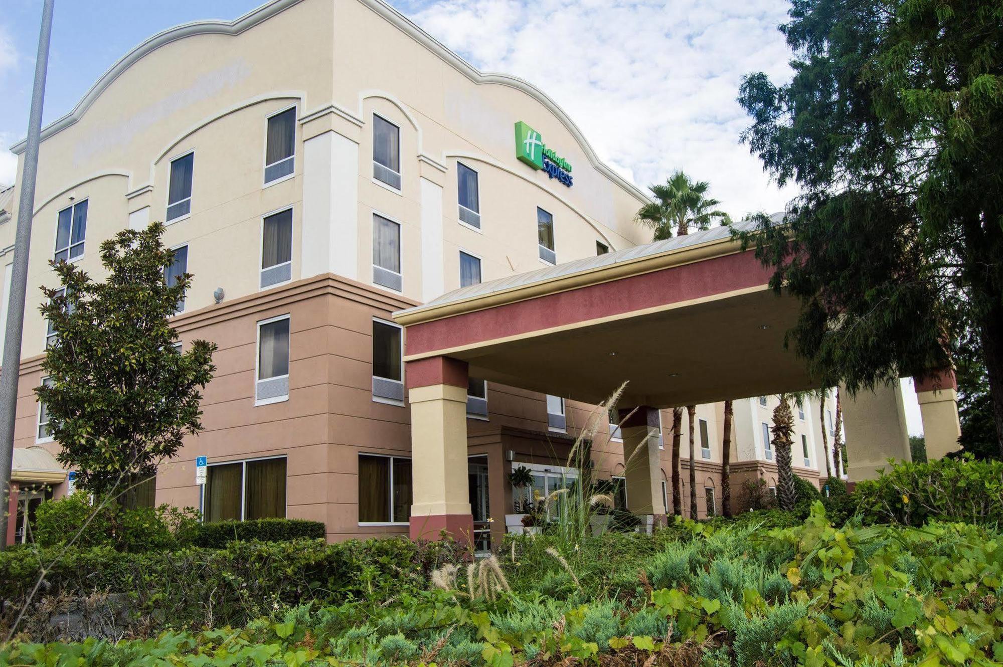 Holiday Inn Express Hotel & Suites Clearwater Us 19 North, An Ihg Hotel Exteriör bild